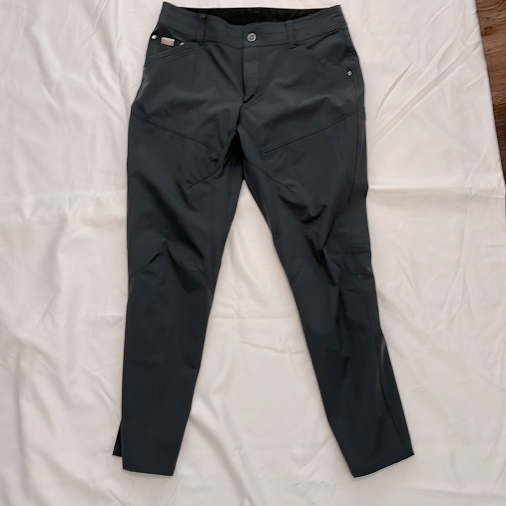 Kuhl men’s dusty grey lightweight pants. Size 32x30.